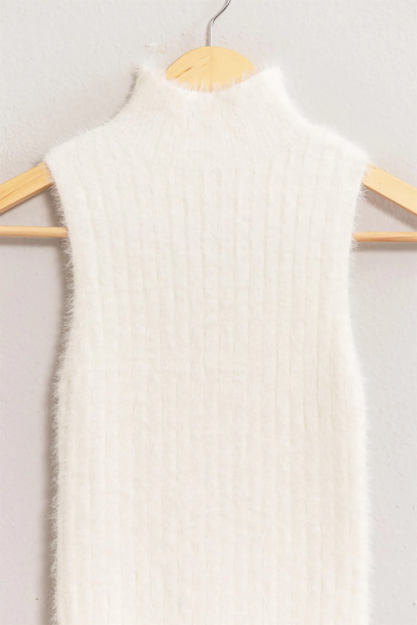 DZ24F139-High Neck Sleeveless Knit Top